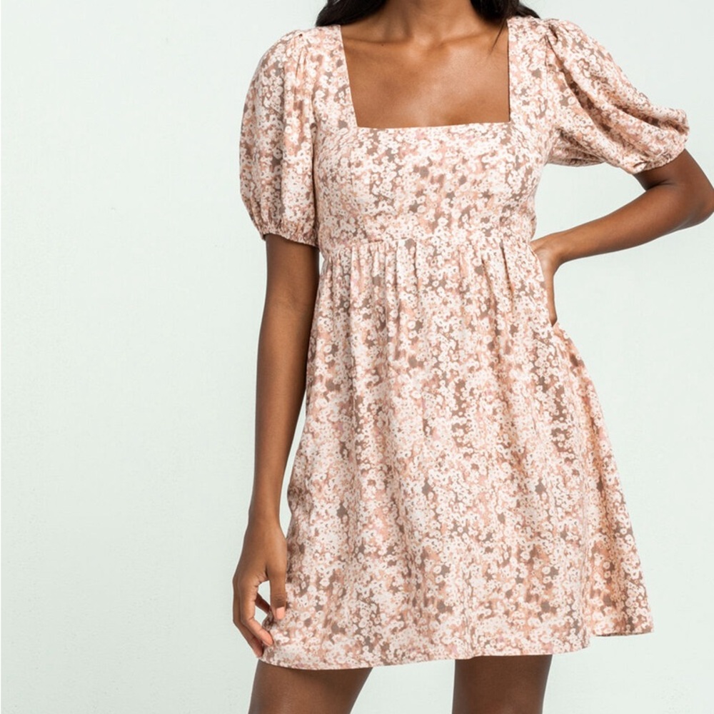 SKY AND SPARROW Ditsy Lace Up Back Babydoll Dress